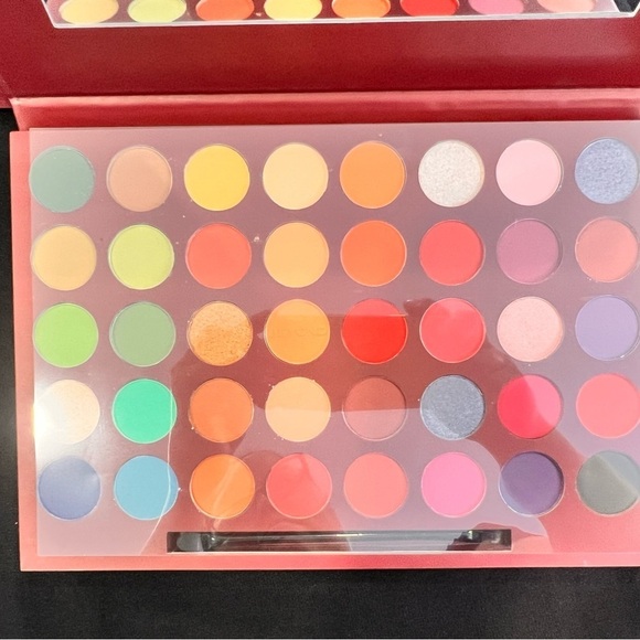 Beyond Beauty Eyeshadow Palette Shimmer & Matte Compact Powder 35-Color W BNIB - Picture 2 of 4